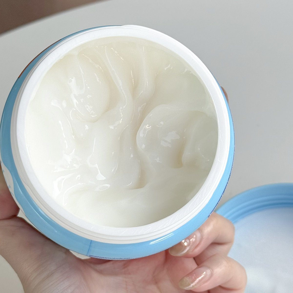 lolane ตำนานกระปุกเขียวว่าดีแล้ว อันใหม่คือดีชิบหาย ใครหนังหัวมันไว ปลายแห้ง อันนี้คือดีมากกกกกกก คือหมักก่อนสระไว้สัก 3 นาที รู้สึกเลยว่าผมมันช้าลงมากๆๆ คือไม่สระ 2 วันมันก็ยังไม่มันอะ 

ร้อยกว่าบาท กระปุกเท่าโอ่ง
s.shopee.co.th/5VOBIEqKSe