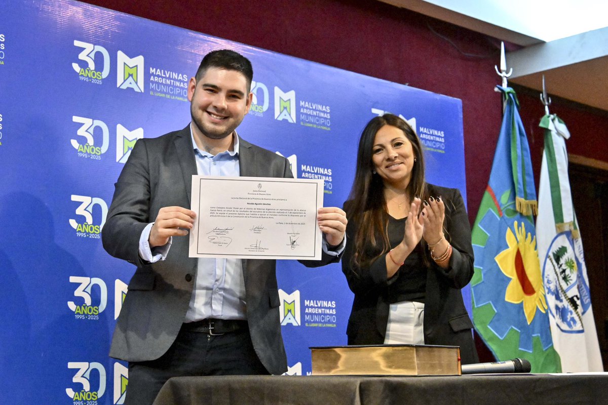 Nardini_Leo's tweet photo. Acompañamos la jura de las y los nuevos Consejeros Escolares de Malvinas Argentinas, reafirmando nuestro compromiso con una educación pública que siga cerca de cada barrio y de cada familia 🏫📚.

Felicito a quienes asumen esta gran responsabilidad y agradezco de corazón a los consejeros salientes por su compromiso y el trabajo que realizaron para fortalecer nuestras escuelas 👏.

Sigamos construyendo más oportunidades para que cada estudiante de Malvinas pueda proyectar su futuro con igualdad y esperanza.