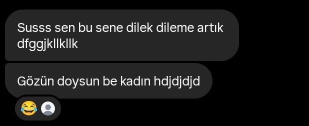 hem yılbaşı gecesi masanın altında 12 üzümümü yedim hem de hıdırellezde dileklerimi gül ağacı dibine gömdüm. tüm dileklerim kabul oldu diye arkadaşlarım artık dilek dilememe izin vermiyor :((
