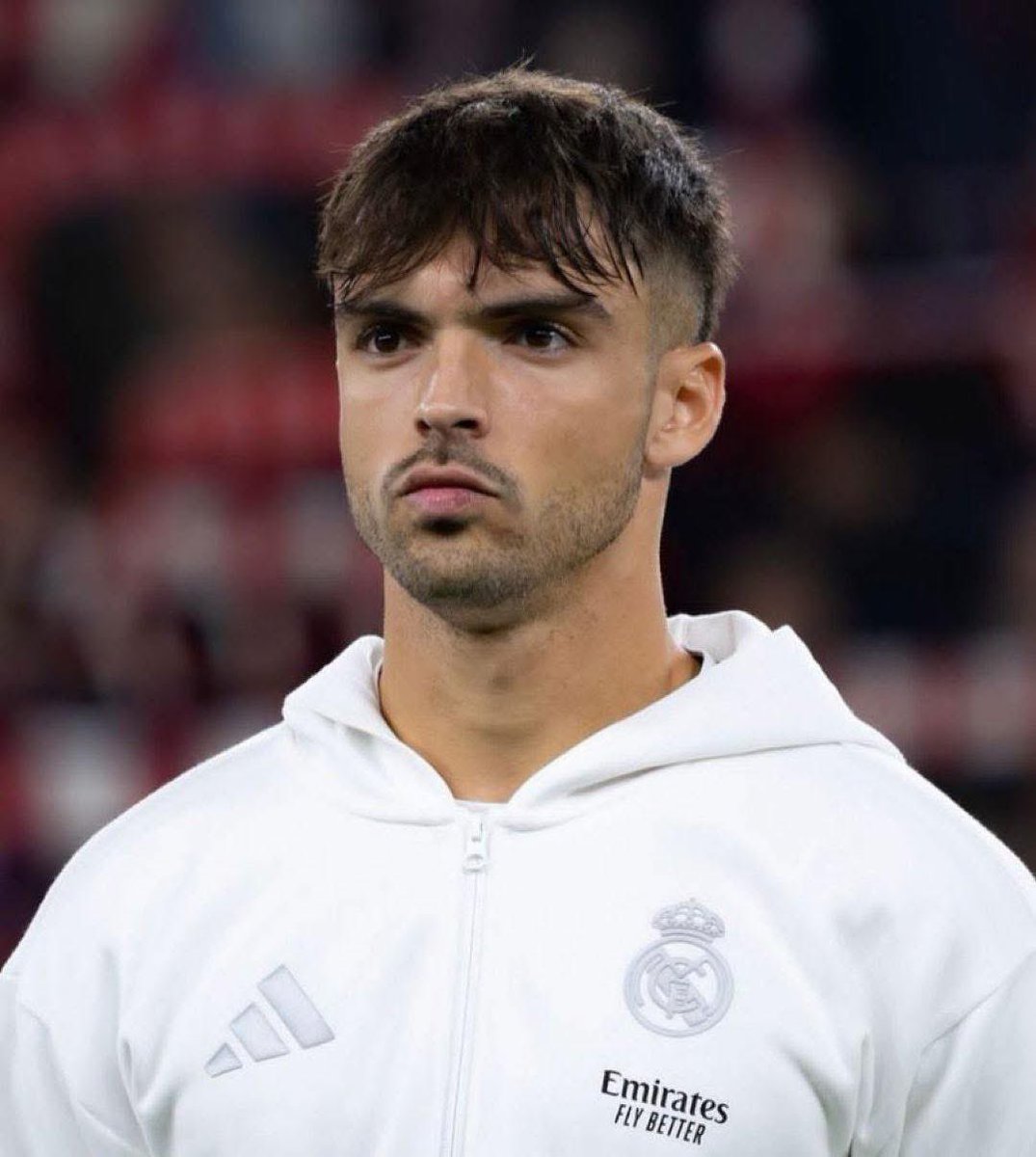 Yo quiero a este hombre siempre en el campo.