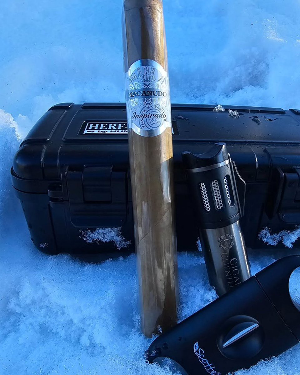 macanudo's tweet photo. Fall colors. Winter nights. Timeless cigars.
A few of our favorite moments from your season so far.
📸 IG Credits to:
@leo_nardelli2002
@hurielh007
@donmikedrinks
@bone_macracken
#CigarsOfInstagram #MacanudoCigars #FanPhoto #Repost https://t.co/wS8jj6oTjO