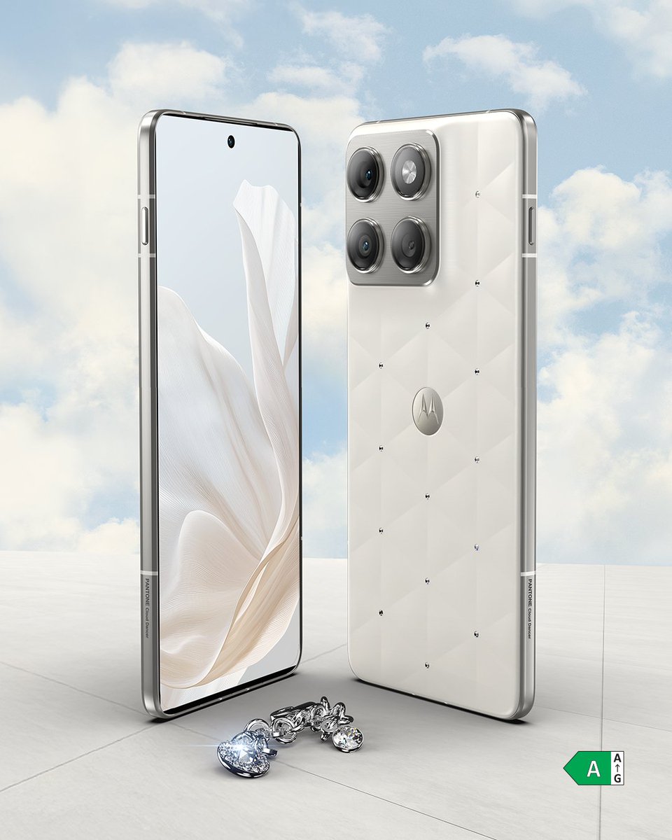 MotorolaESP's tweet image. El edge de tus sueños está aquí para seducirte ☁️.

Descubre el motorola edge 70 en el Pantone Color of the Year 2026, Cloud Dancer, adornado con crystals by Swarovski®.

motorola.com/es/es/pantone

#ColoroftheYear #COY2026 #clouddancer