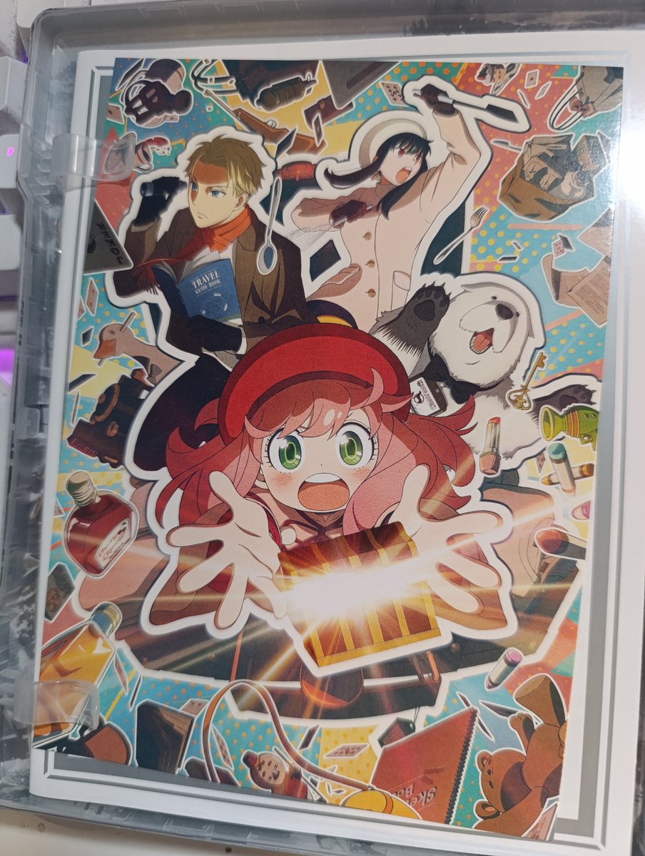 YAAAAY mein pretty STEELBOOK 
Vom SpyxFamily Code: White Film
Kam an und sie ist BEEEEEYOND PRETTY 🤍🥹✨  (Irgendwann Anya Cosplay ich sags euch.) 🩷