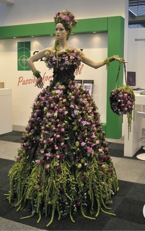 guybead's tweet image. Day 4 - Christmas Tree Dress - Hope you Enjoy it!