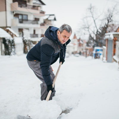 ❄Ottawa could see up to 20 cm of snow today as snowfall warning issued.❄
⛄️Shovelling snow is equivalent to a hard-core gym workout with either high-volume weight training or high-intensity cardio.  #Ottawa #shovelling #snow #snowing #chiropractor #chiropractic #kanata
