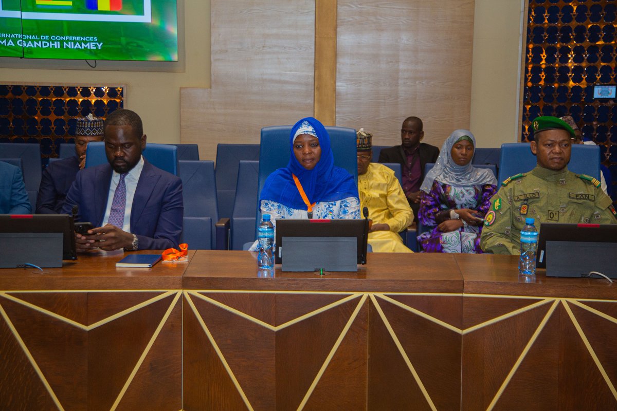 MinesNiger's tweet photo. 🇳🇪 #Niger #Coopération #Énergie #Mines #Pétrole #Togo🇹🇬 #Tchad🇹🇩
La capitale nigérienne a abrité ce 10 décembre 2025 la cérémonie d’ouverture de la réunion des ministres en charge de l’Énergie, des Mines et du Pétrole, élargie aux pays frères du Togo et du Tchad. https://t.co/Ciz4pImmfR
