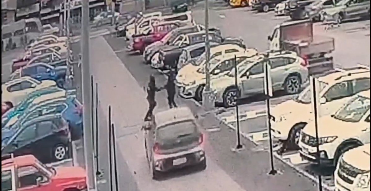 Guardias de supermercado en Puerto Montt fueron atropellados tras expulsar a un vendedor ambulante
radiosago.cl/guardias-de-su…