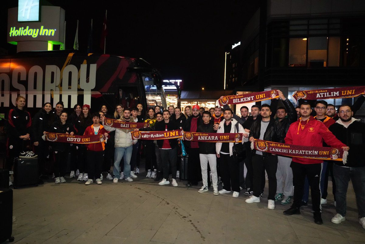 Kadın voleybol takımımızı yarın oynanacak mücadele öncesi konaklayacakları otelde ziyaret ettik. 
📍 Ankara #ultrAslanUNI
