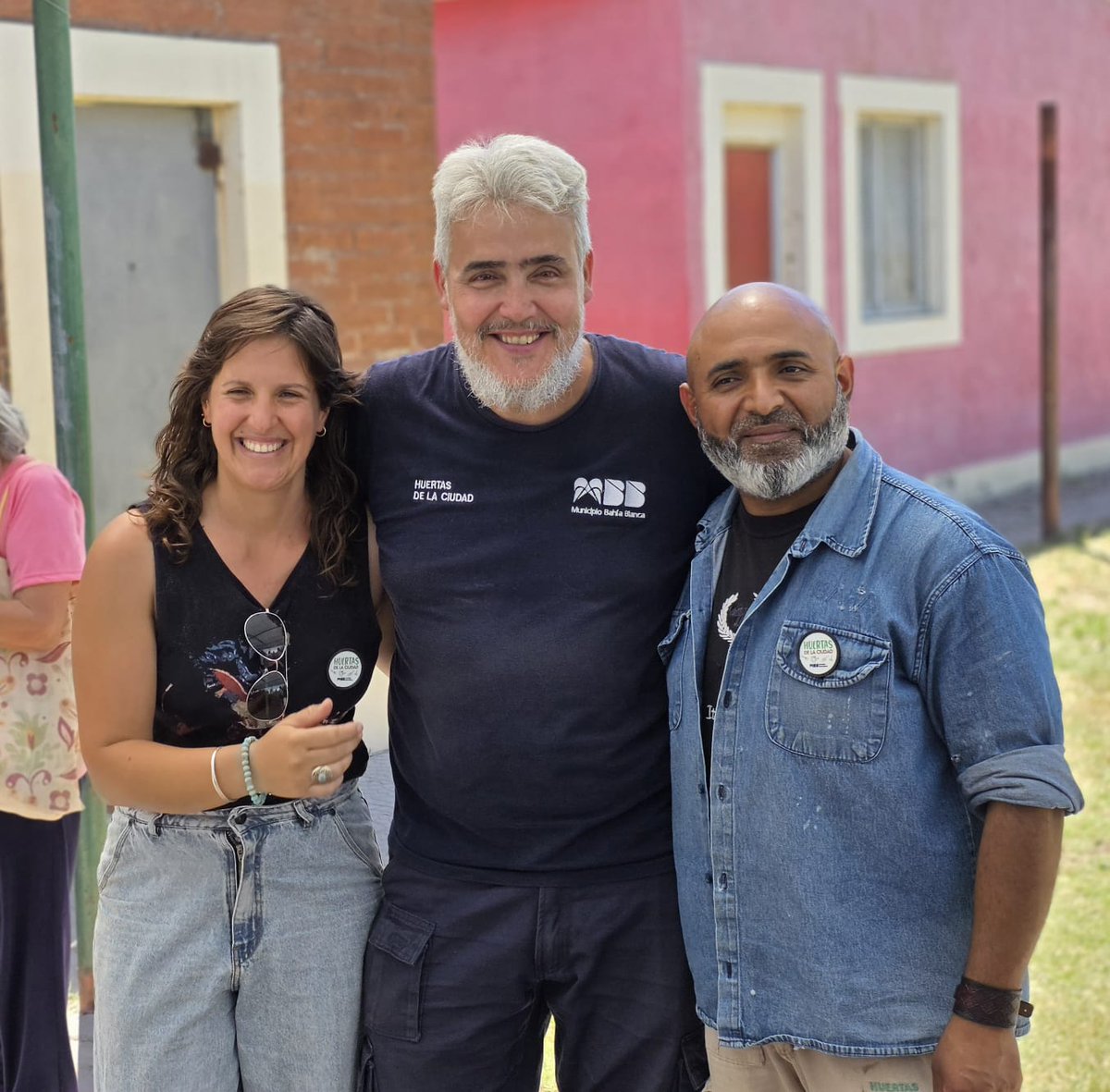 Un nuevo curso del Programa Huertas de la Ciudad concluido. Gracias <a href="/Val_Fabian/">Fabián</a> por darnos la oportunidad de difundir lo que amamos hacer! En esta imagen junto a <a href="/OlmosEnzo68782/">Enzo Maximiliano Olmos</a> y al capitán se refleja la satisfacción que nos genera el entusiasmo de los participantes!