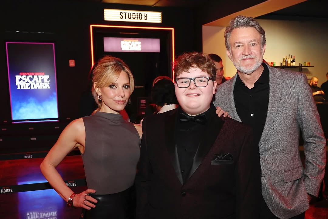 SThingsMeme's tweet photo. Delightful Derek with Karen and Ted https://t.co/P43fTz0v9r