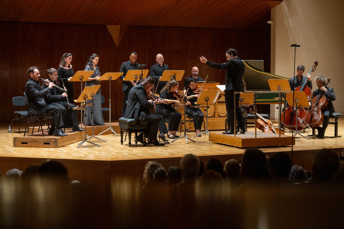 ocnesp's tweet photo. Con la Sala de Cámara del Auditorio Nacional totalmente llena, un grupo formado por cantantes e instrumentistas de la #OCNE, dirigido por @JosetxuObregon, interpretaba tres cantatas escritas por Johann Sebastian Bach durante sus primeros años como Thomaskantor en Leipzig. https://t.co/DGX0G2F0xm
