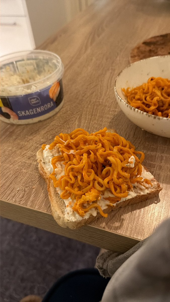 3robiana tweet media