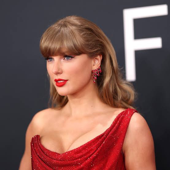 PopTingz's tweet image. Forbes names Taylor Swift the most powerful female artist in the world in 2025.