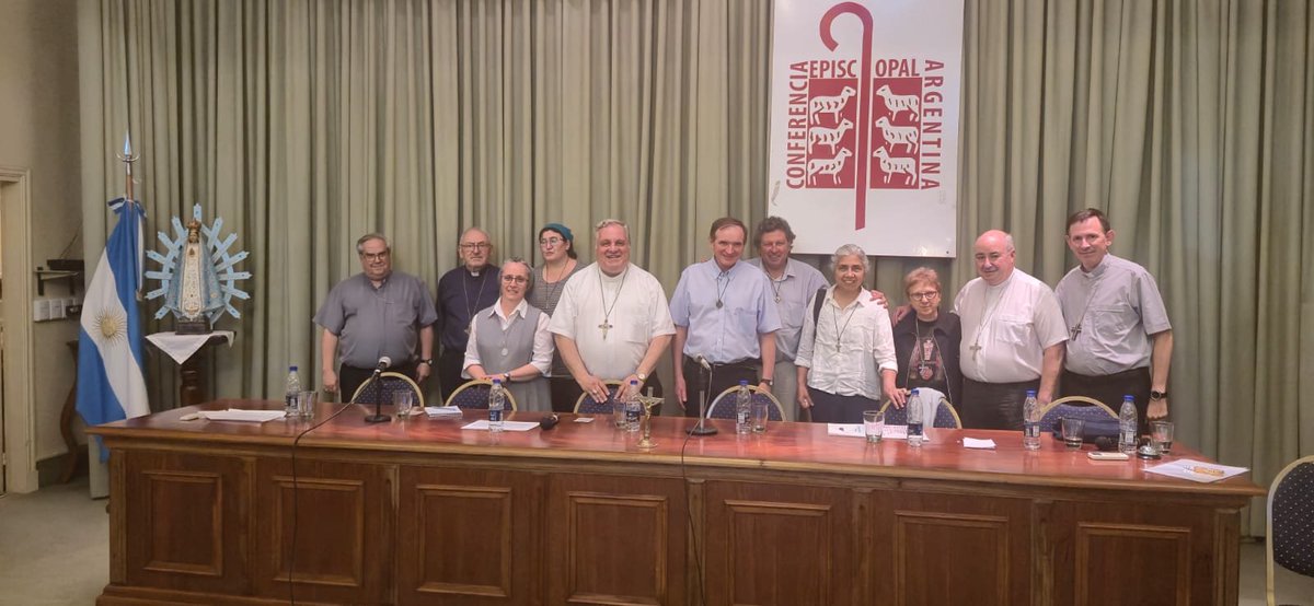 La Comisión Ejecutiva de la Conferencia Episcopal Argentina y monseñor Héctor Zordán, presidente de la Comisión Episcopal de Vida Consagrada; agradecen la presencia de las autoridades de la #CONFAR en la 201ª Comisión Permanente.
<a href="/confarnacional/">Confar Argentina 🧉</a> <a href="/EpiscopadoArg/">Conferencia Episcopal Argentina</a>