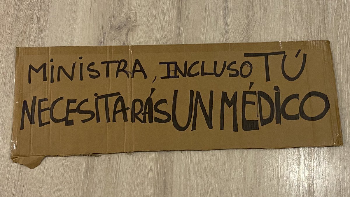 Preparado para la manifestación de mañana. Cartón, rotulador negro, un mensaje claro y ganas de dedicarle un rato mientras pienso en parar este atropello a los médicos de este país. 

 <a href="/MUDmedicos/">MUD Médicos</a>
#HuelgaMédica #EstatutoDelMédicoYa #CuidarAQuienNosCuida