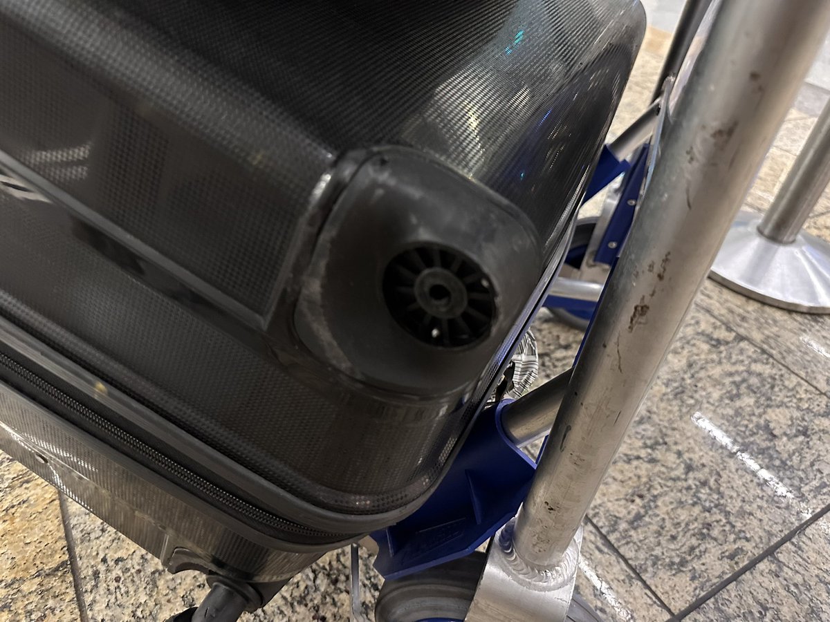 wolfstate34's tweet image. Flew with KLM and my final destination was Atlanta. 
Baggage claim services refused to make a claim for this damage at the Atl airport. 
Delta employees were horrible. Complained about this to Delta and they are throwing the ball to KLM now. @KLM @Delta