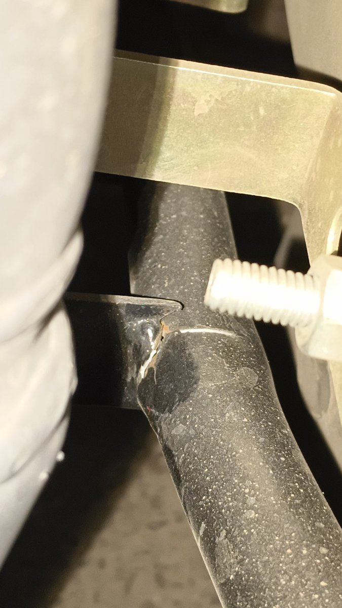 rupendras872's tweet photo. @honda2wheelerin I have purchased a new bike 14-10-2025 from maa Vaishno moters bangarmau unnao.i am facing multiple issue on bike. Shoker leakage, leg gaurd Cracked,both merror glasses fix copy.i am visited jp Honda Lucknow 
But deny for free services and told me this is not Authorize dealer. https://t.co/RoScbk8BQ2