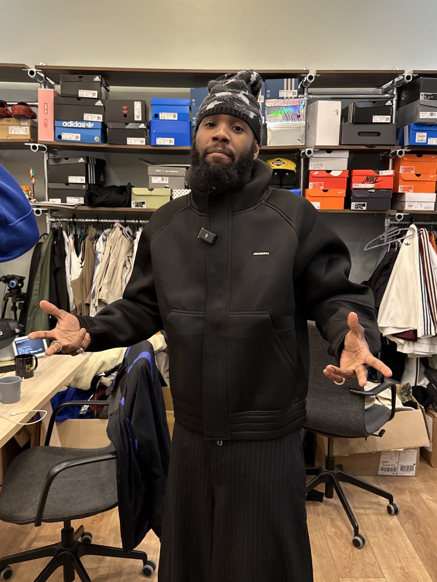 <a href="/esaborabrand/">ESABORA BRAND</a> la veste c’est dû SÉRIEUX 

twitch.tv/caminotv