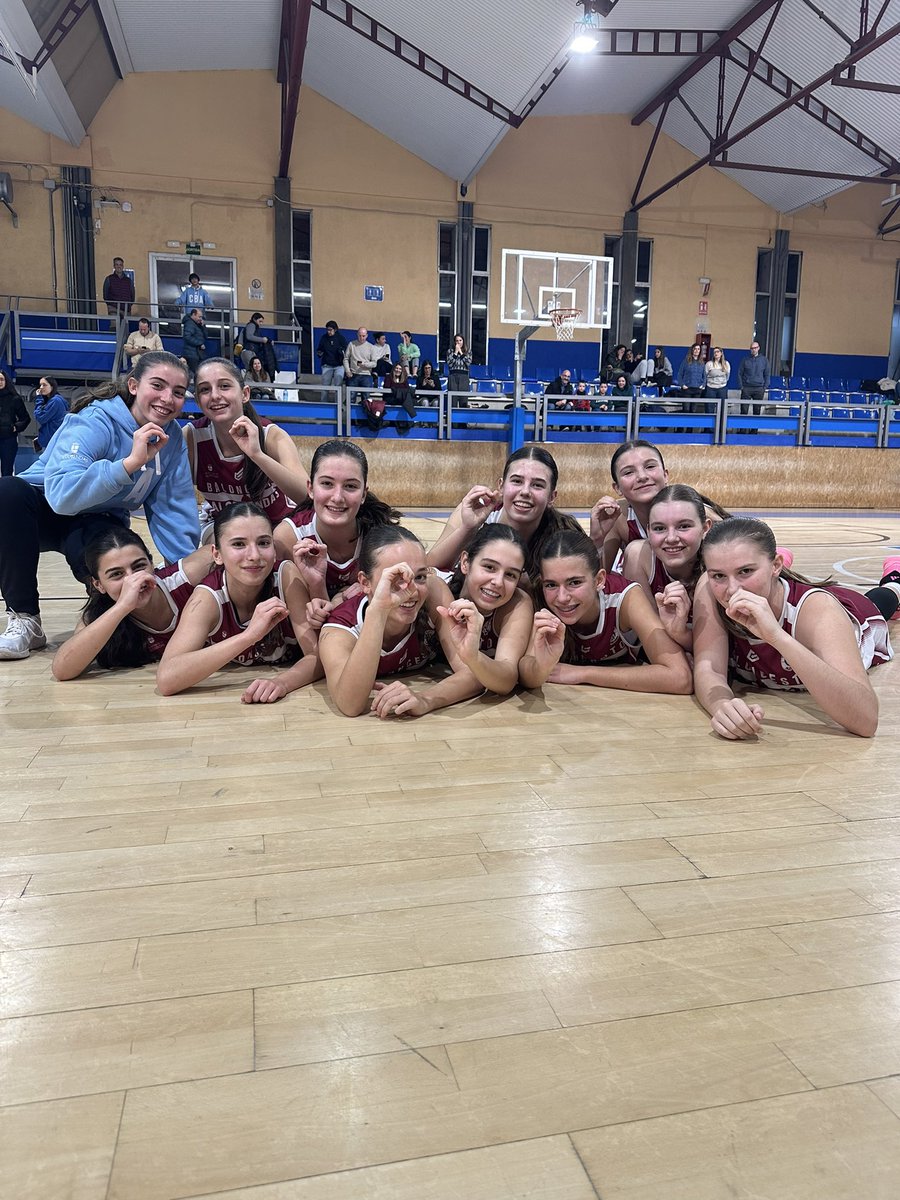 cbalcobendas's tweet photo. #CanteraCBA | ¡¡CAMPEONAS DEL TORNEO INTERNACIONAL L’HOSPITALET!! 💪🏻💥

Nuestras cadetes se hacen con el oro tras una gran actuación en todos los encuentros del torneo 👏🏼👏🏼

¡Grandísima experiencia para las nuestras! 🔝🔝

Gracias @BASQUETAESE 🙌🏼🙌🏼

#SienteElGranate #FamiliaCBA https://t.co/nRnxw3ZymC