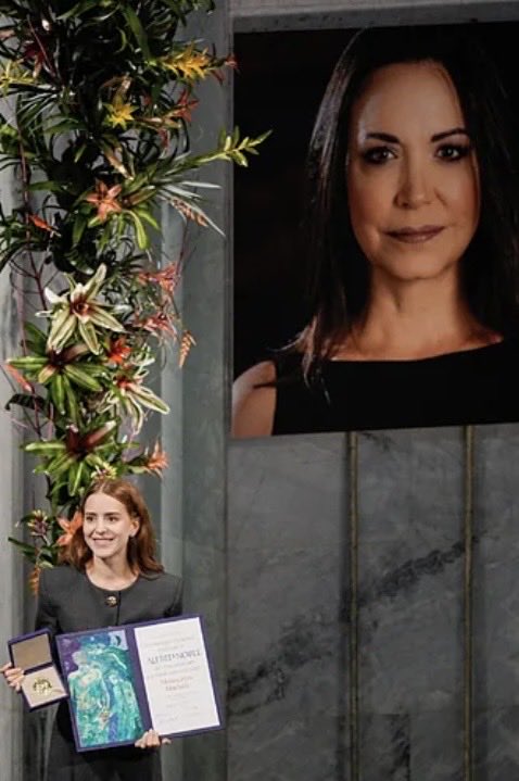 La libertad prevalecerá, no porque sea invencible, sino porque es inevitable.

Viva <a href="/MariaCorinaYA/">María Corina Machado</a>
#NobelDeLaPaz
#Venezuela