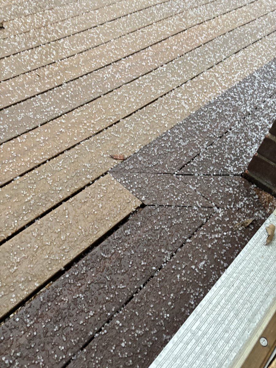 JeanneWC's tweet photo. @Kentuckyweather I don’t know what this is…hail? sleet? We have thunder too in Union City area of Madison County. https://t.co/q1ujiDD7DO
