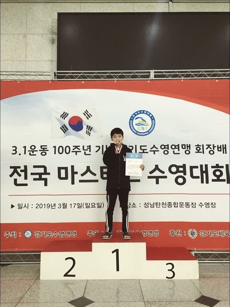 anhkeonho's tweet image. — keonho of the day 🥽

back then, keonho said that he just wanted to keep swimming. he felt a little sad that he wasn't able to swim at first, but as he got more into training, he found it so fun and just kept going.

#KEONHO #건호
#CORTIS #코르티스