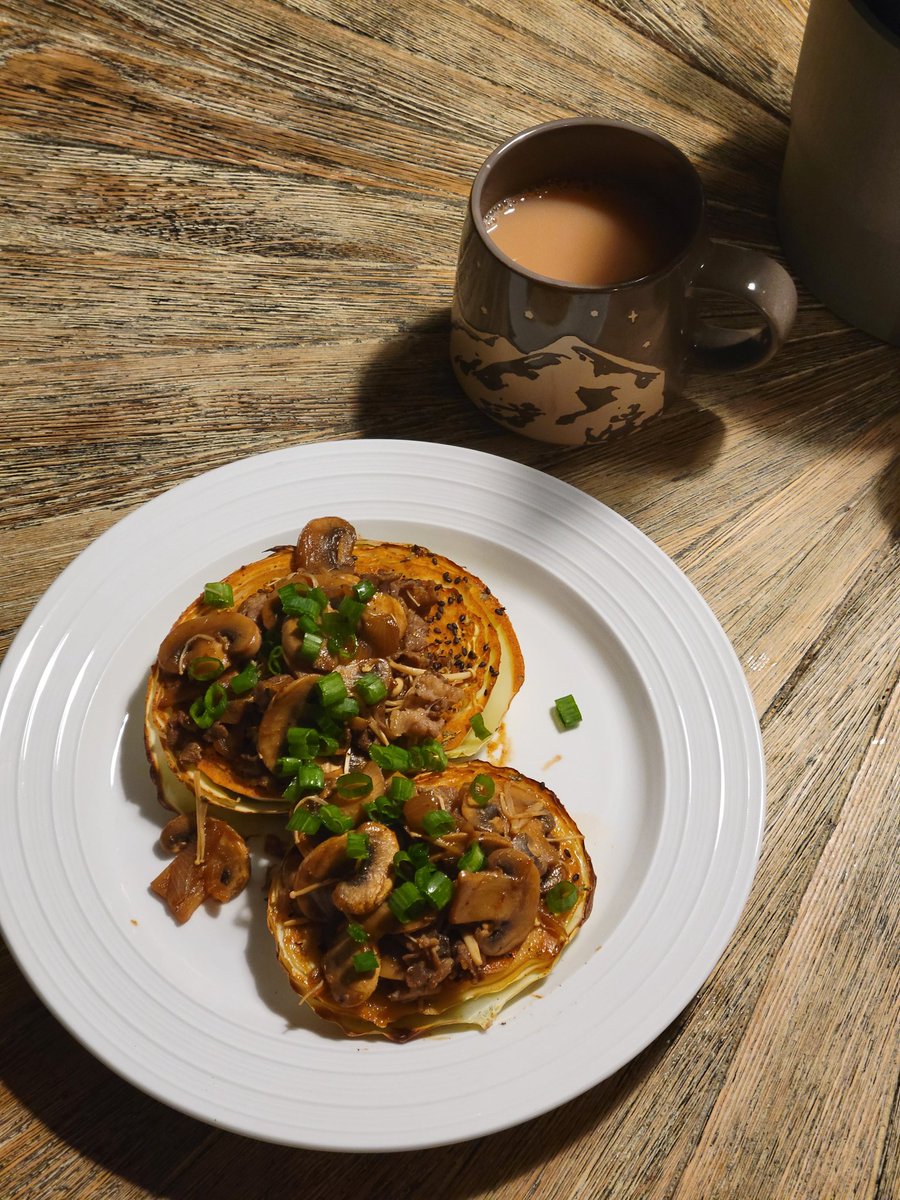 meaadobe's tweet image. Cabbage steak is so good 🤤