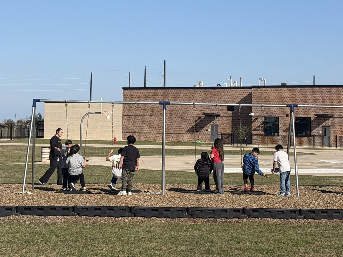 Mrs. Enis tweet media