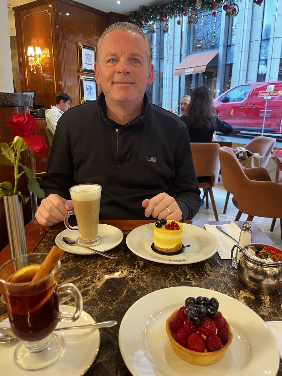 gargray71's tweet photo. Great few days in London, lovely stay at Grand Royale  at Hyde Park , shopping, Christmas lights, MJ the musical and coffee and cake stops at Caffe Concerto.🍺☕️🍰🎄🎅 https://t.co/p3btxzFp08