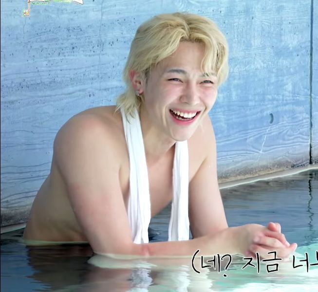 i was trying so hard to peep a nipple while watching this oml