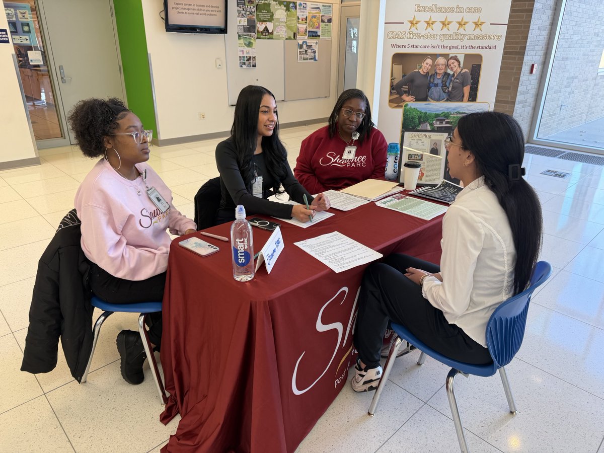bvcaps's tweet image. Our CAPS CNA students took over the atrium today for Mock Interviews and they absolutely crushed it! 💼💬All 59 students stepped into real CNA interview scenarios, gaining confidence, polishing their skills, &amp;amp; connecting with healthcare professionals from across the KC metro.🏥✨