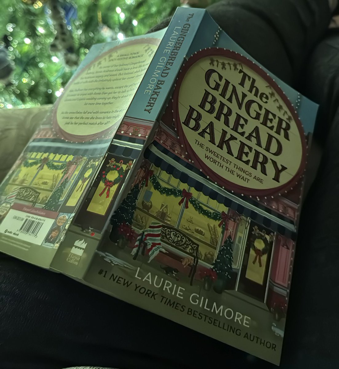 bookishlynancy's tweet photo. Dream Harbor book 5 was such a wonderful return! Annie & Mac’s journey to a second-chance romance was so much fun, and the bonus content was adorable. That Elliot/Daisy tease has me excited for book 6!🥰📖 #TheGingerbreadBakery https://t.co/c6WOCRDRmM
