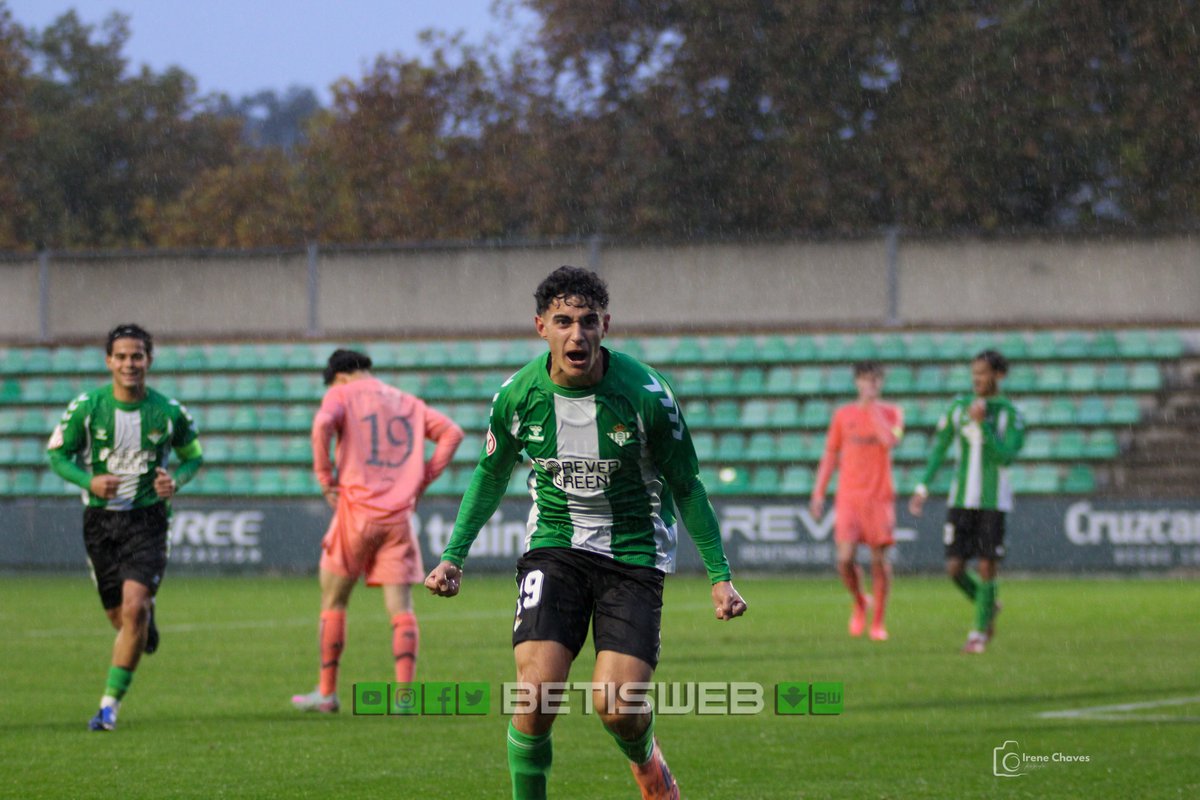 betisweb's tweet photo. ⚽️#Galería fotográfica
⚔️ #BetisDH vs #Oporto DH 5⃣-0⃣

📸 @ireneechc
➡️ https://t.co/lXbAmpsV8x

🏆 1/32 #youthLeague - vuelta

✅ Ficha https://t.co/zgIfXEi68O

#CanteraBetis #VamosBetisDH #Betis #UYL #RBBjuvenilDH https://t.co/96kkyplq8F
