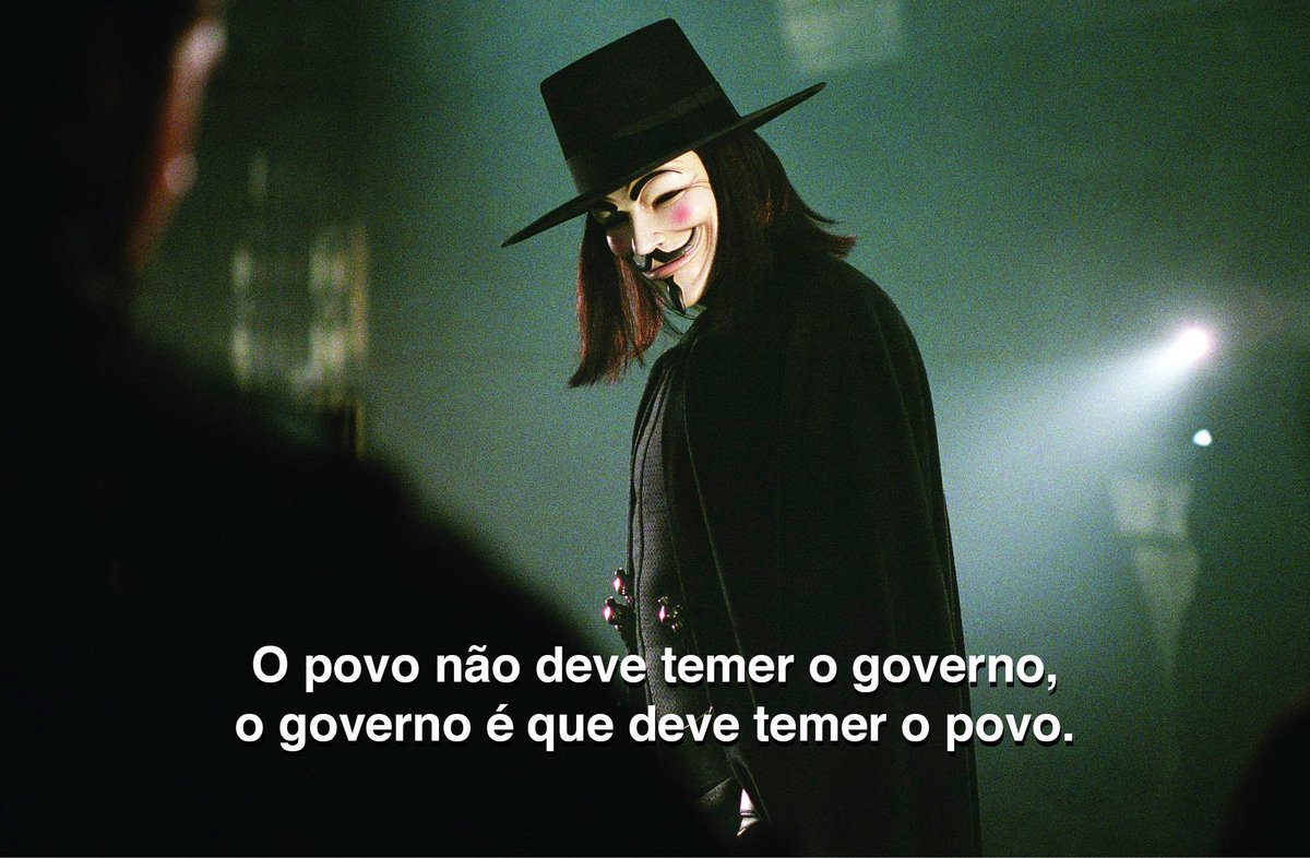 “V for Vendetta”, de James McTeigue. A obra cinematográfica é baseada na banda desenhada de David Lloyd e Alan Moore.