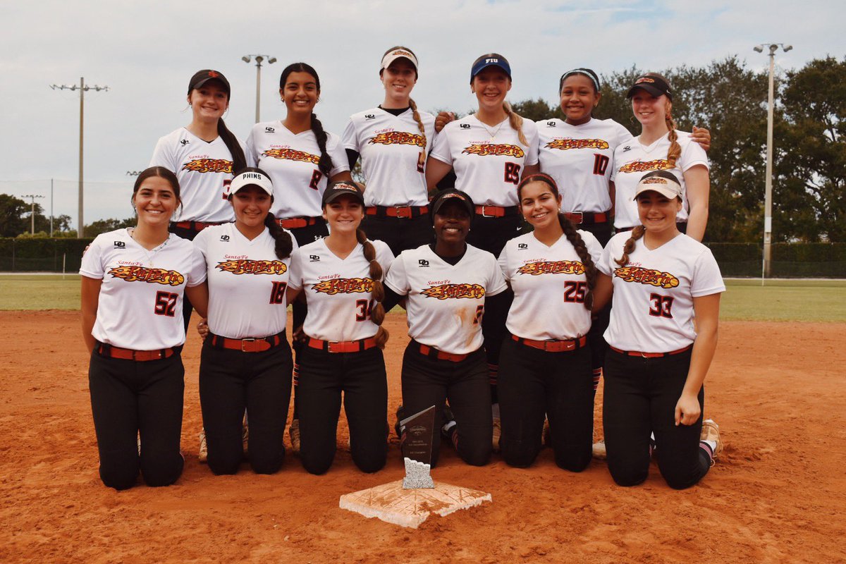 BeritAcker2027's tweet photo. Great way to end the fall; SEFL Champions!! I batted .385 on the weekend. So proud to be a part of such a great group of girls!! Now time to get ready for High School ball! @ExYank54 @alyssaagrupp @jmrw20 @KylerHolton08 @AshleyWadeUNCW @CoachMarioH @Jake_Sandlin12 @JeffConrad10 https://t.co/YRUVoEFE16