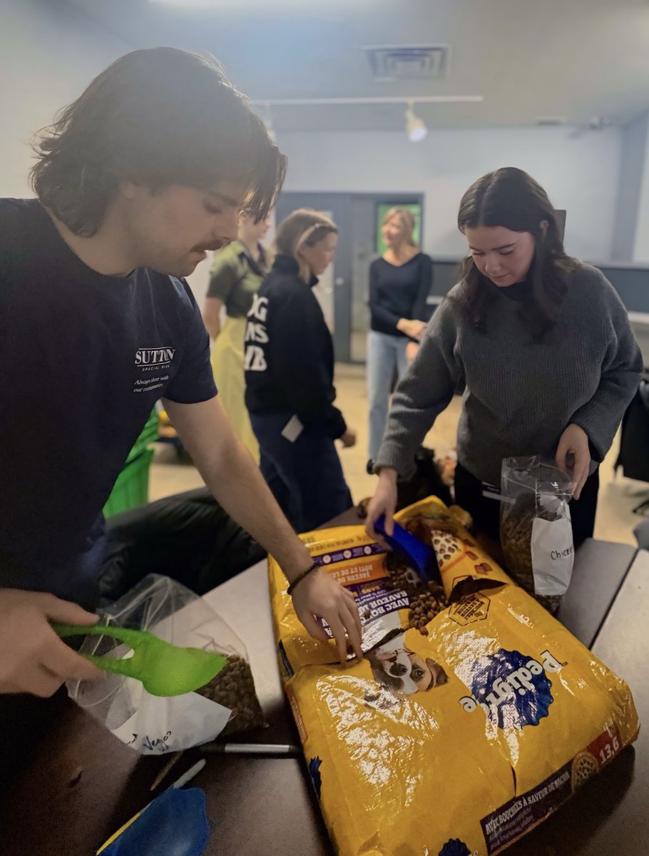 SuttonRisk's tweet photo. Our #Suttonteers spent the day volunteering at the Toronto Humane Society. We toured the facility, met the dedicated team (and plenty of furry friends), and helped bag pet food for their food bank. A rewarding experience that shows the incredible impact THS has on the community. https://t.co/tX0VZRzU1p