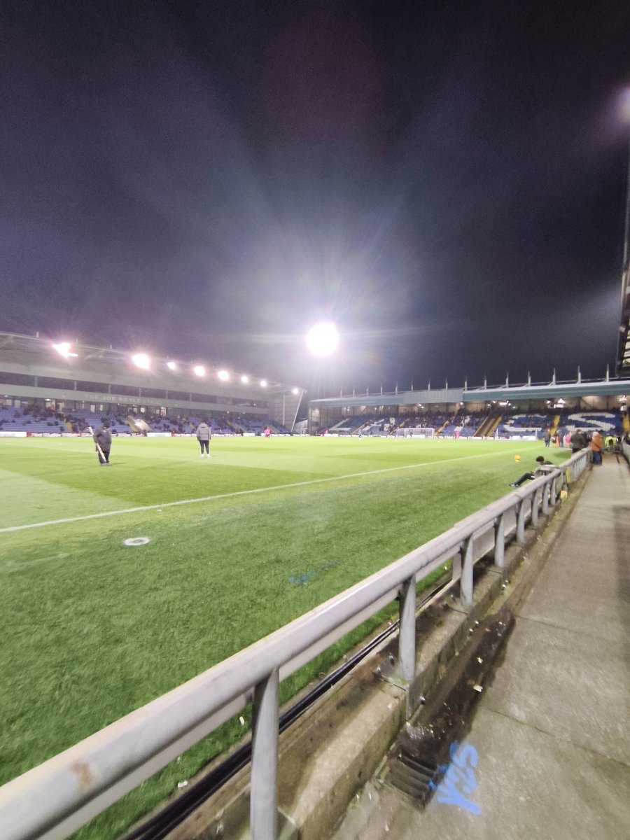 ShaunFarrelly's tweet photo. Is there any better place to be on a cold Wednesday evening in December than at Boundary Park?
Well, yeah actually. Certainly warmer places.
Weird game, where Oldham were still in the game without ever really being in the game
#Oldhan #OAFC #BoundaryPark #LeagueTwo #EFL https://t.co/2ndMmpAQ87