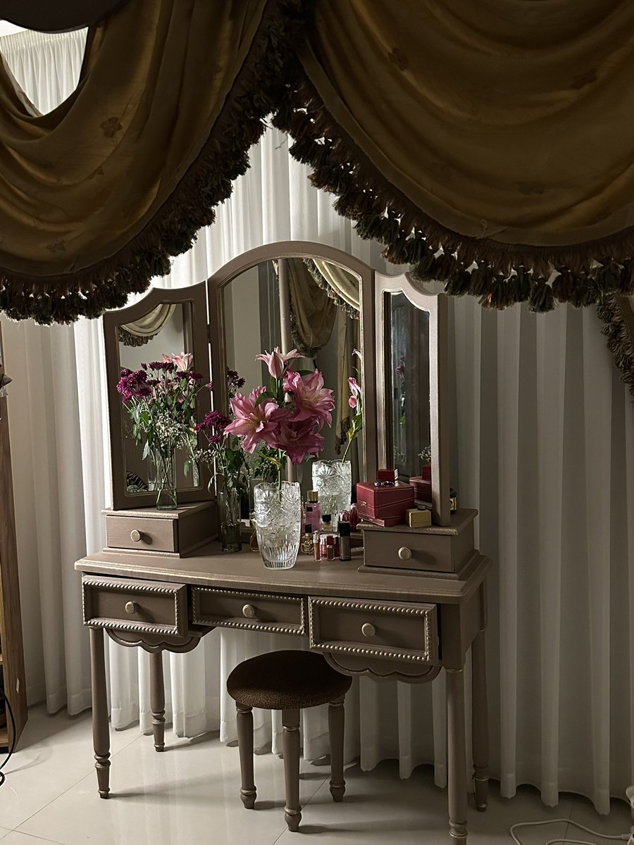 ولی من واقعا اتاقم دوست دارم✨