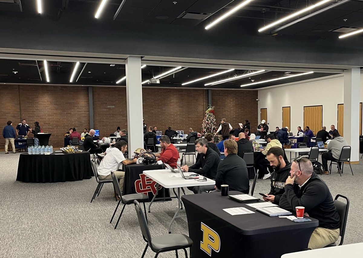 CoachJamesVH's tweet photo. We enjoyed hosting the Alabama High School Recruiting Expo today at the Vestavia Civic Center. 

Thank you to all the HS and College Coaches that attended. Each school represented gave its players an opportunity to be evaluated by college coaches. https://t.co/9C2IfyW6vv