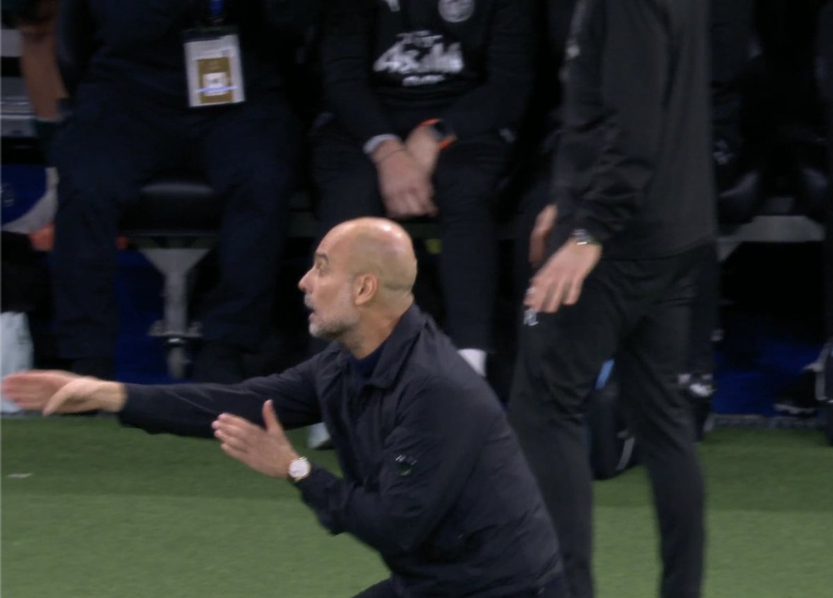 TouchlineX's tweet photo. 📸 - Pep Guardiola giving Taekwondo lessons. https://t.co/zYpGeWMvPv