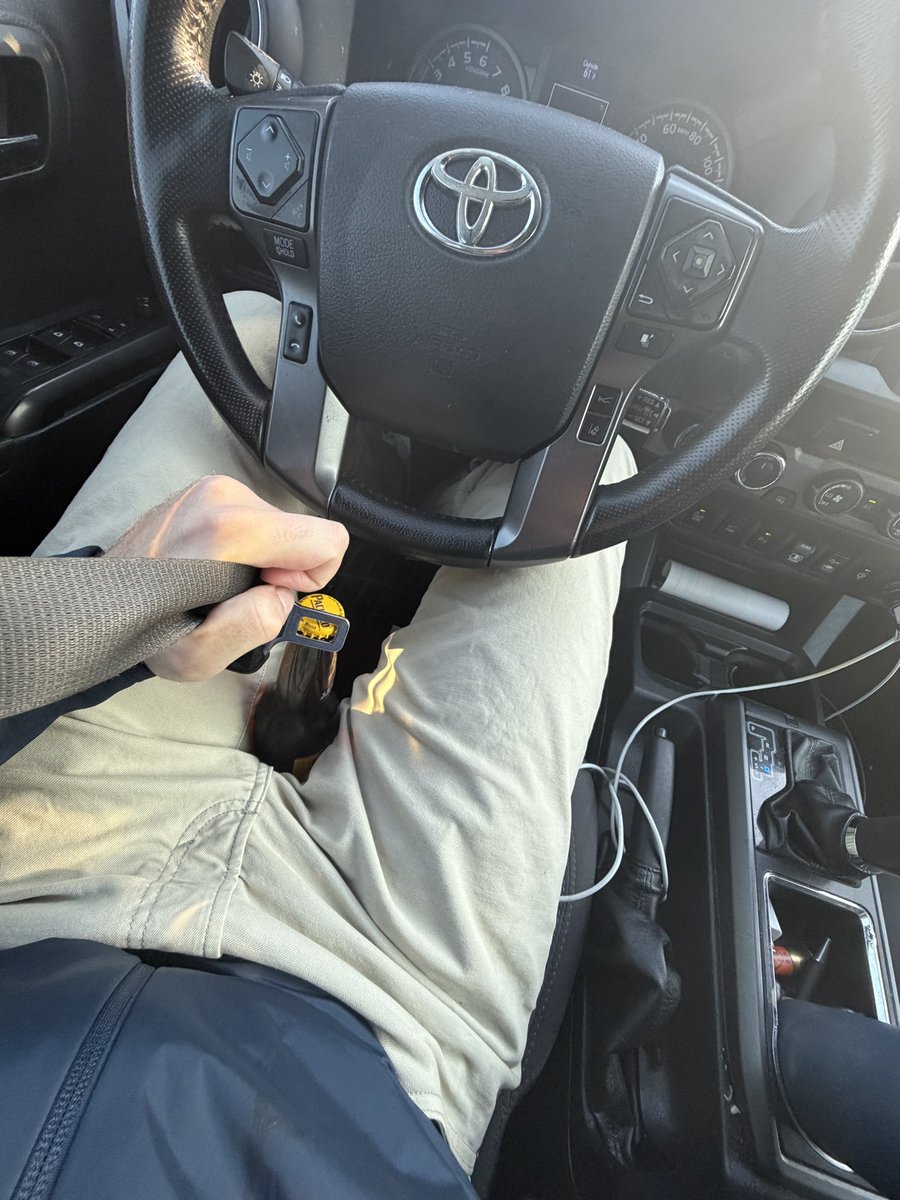 philliptrov's tweet photo. A seat belts only real use case https://t.co/ajaqWUCOrr