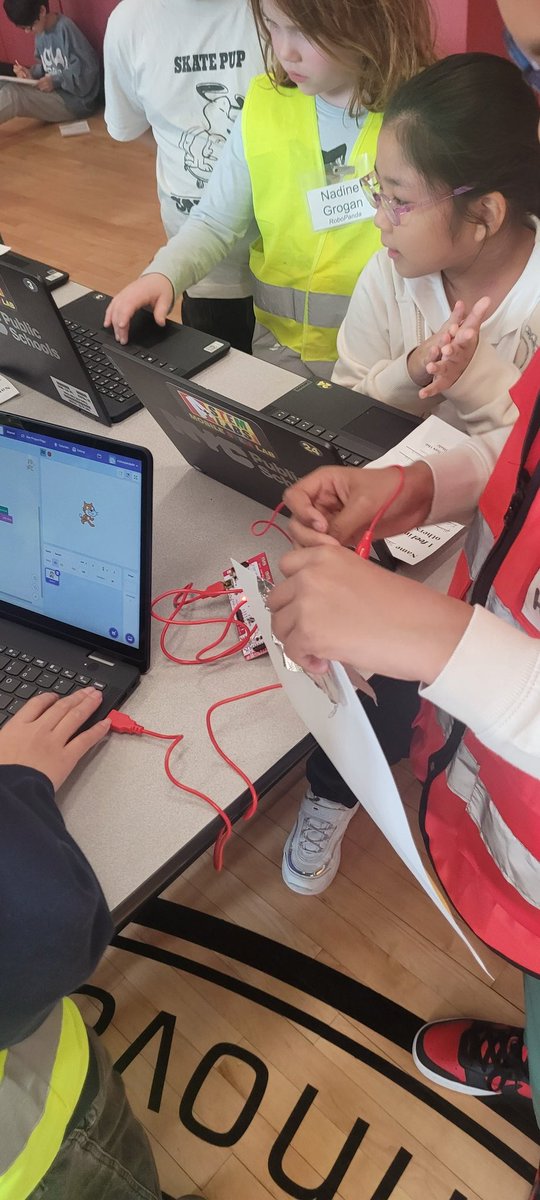 94QDavidDPorter's tweet photo. Day 3 of #CSEdWeek2025 @PS94DavidPorter - integrating #SEL, #art & #CS - #portraitscomealive #inclusive @PS94Makerspace @D26Team @MrsQuartarone @NYCSchools 🐼🤖🌟🐼💥 #makeymakey @PTAofPS94Q 🤖👀 https://t.co/i5WrZ9bguQ