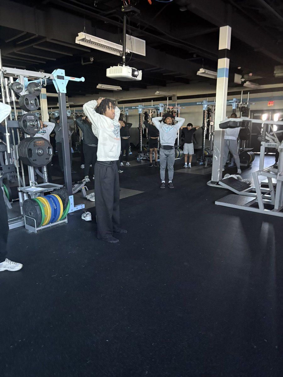 ASeguinTrack's tweet image. Good recovery day with yoga to break up our testing. Your Cougs will finish the week with the 45s run tomorrow @coachjoegordon @blin_jr @CoachBencke @AISD_ATH @JuanSeguinHS