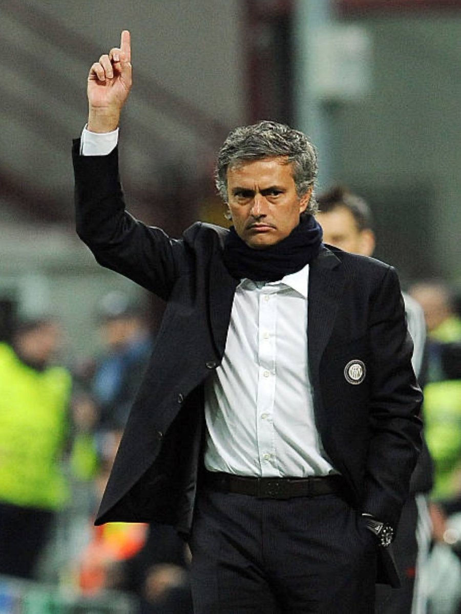 شخصاً مثل مورينيو قدم تضحيات كبرى لهذه اللعبة نادرون هم أمثاله ، الشخص الوحيد الذي بأمكانننا أن نطلق عنه رجل التحديات الصعبة - لا أحد مثله 

قبل لحظات يقدم درساً لكونتي لن ينساه ..

بالأمس واليوم وغداً محبيك دائماً معك ❤️