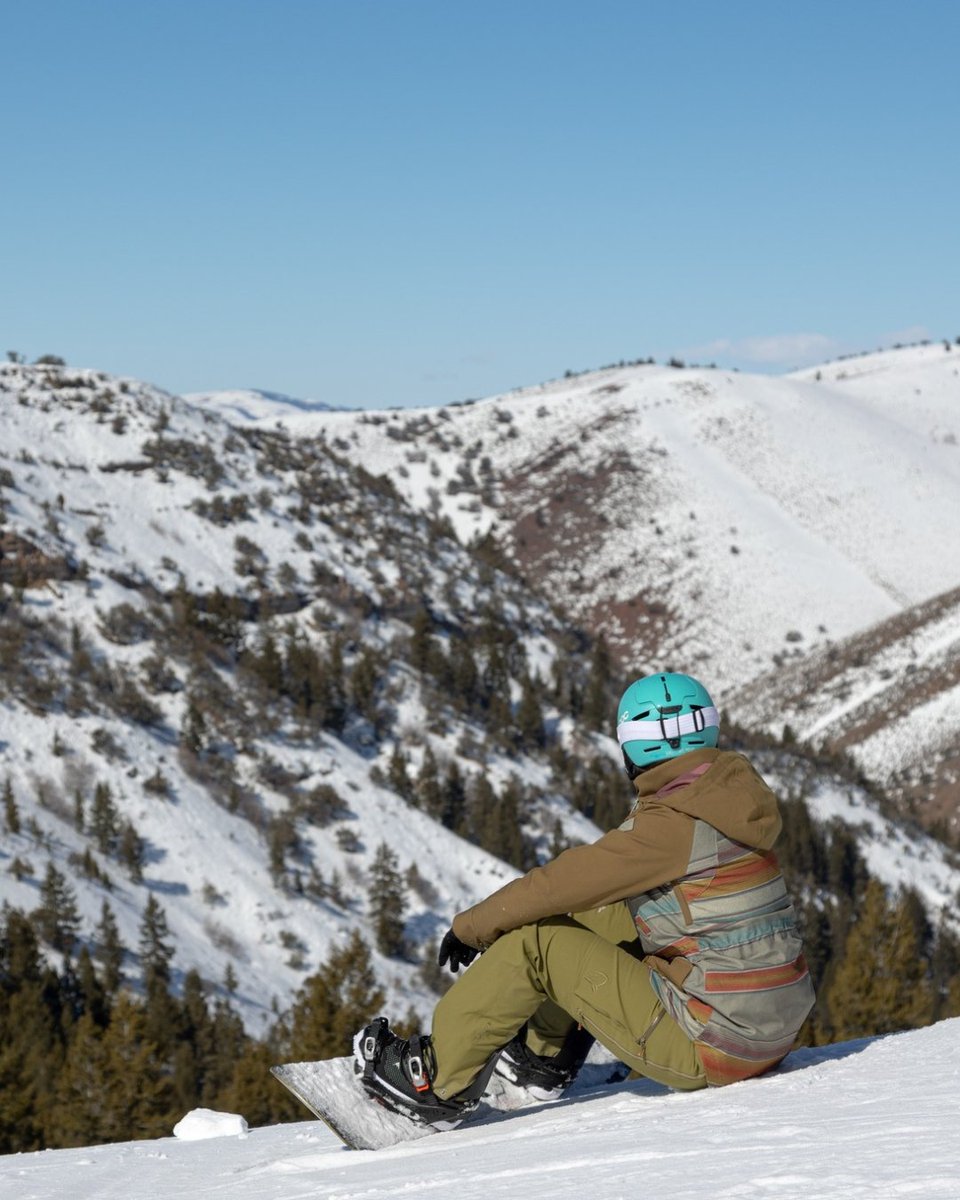 Big mountains, fresh snow and room to ride. Wyoming is powder heaven. ❄️

Quick poll: Snowboarder or skier? What’s your winter vibe? 

📍@fossilbasin

Photo credit @fossilbasin

#ThatsWY