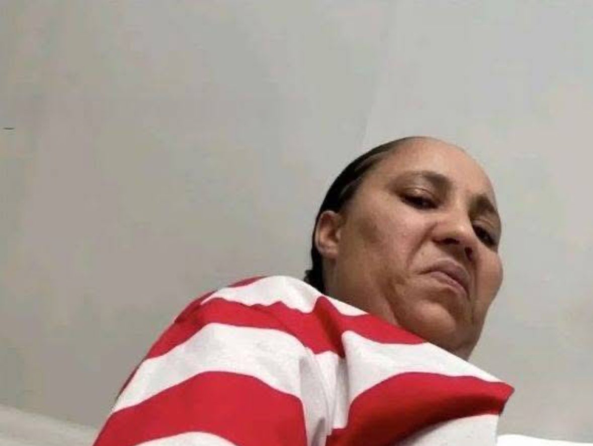 super_snude's tweet photo. Your girlfriend when she see's an incoming call from you instead of her actual boyfriend.💀 https://t.co/eGDFplmDDV