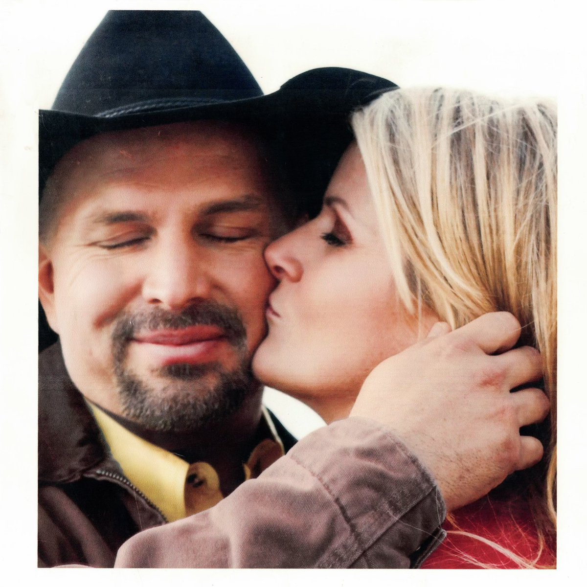 trishayearwood's tweet photo. The very best part of the last 20 years has been you. Merry Christmas, Valentine. I love you. Trisha https://t.co/3vtLDIxO7E