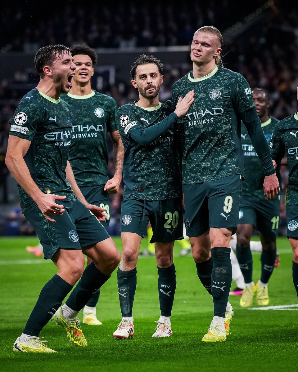 idextratime's tweet photo. UCL
FT : Real Madrid 1-2 Manchester City 

⚽ Rodrygo 28'
-
⚽ O'Reilly 35'
⚽ Haaland 43' (P)

Kalah lagi mit. 😭🤣 https://t.co/qeLL8LeKNU