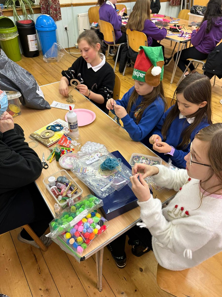 brigade_1st's tweet photo. Christmas craft night at @brigade_1st. Lots of concentrating to get everything done! @gbinscotland https://t.co/LSUzUgQYhI