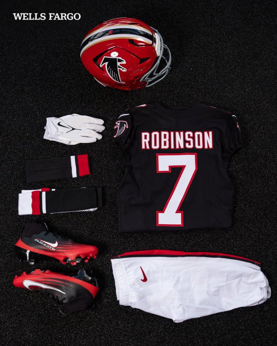 fashion_nfl's tweet image. Generational color-on-color matchup.  And a Divisional Uniformigami to boot.